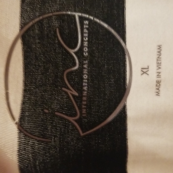 XL Inc. B & W Stripped Top - Picture 5 of 7